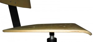 stul-promyshlennyj-s-derevyannym-sidenem-vid-sboku